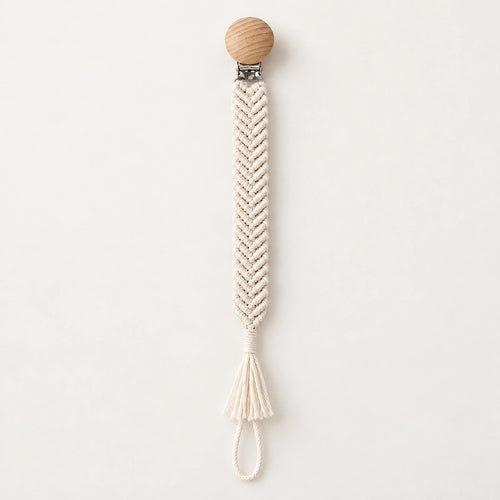 Attache tétine macramé écru, motif chevrons