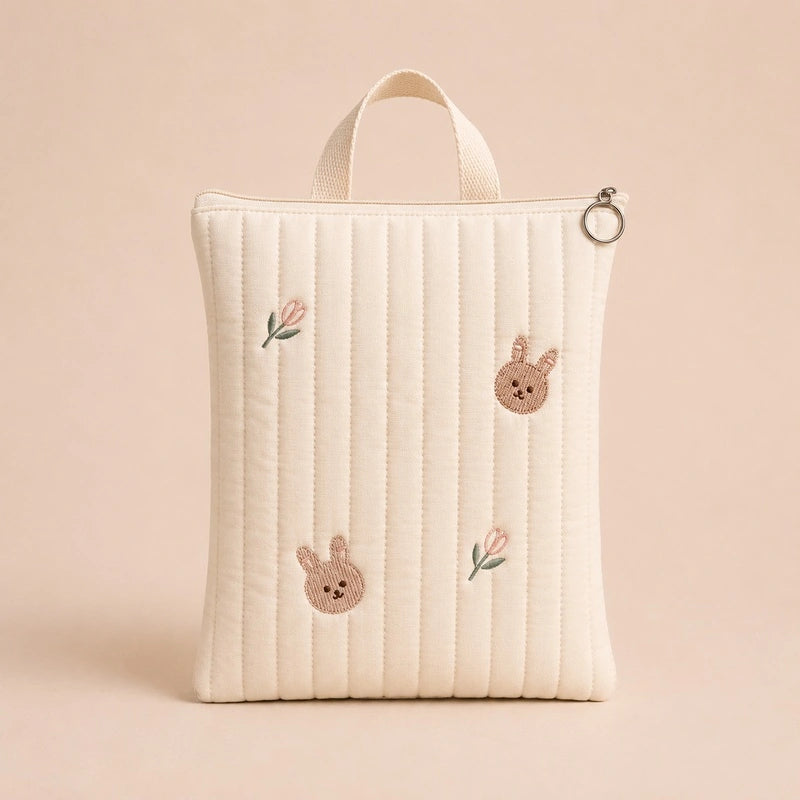 Pochette couche bébé écru, broderie têtes de lapin et tulipes