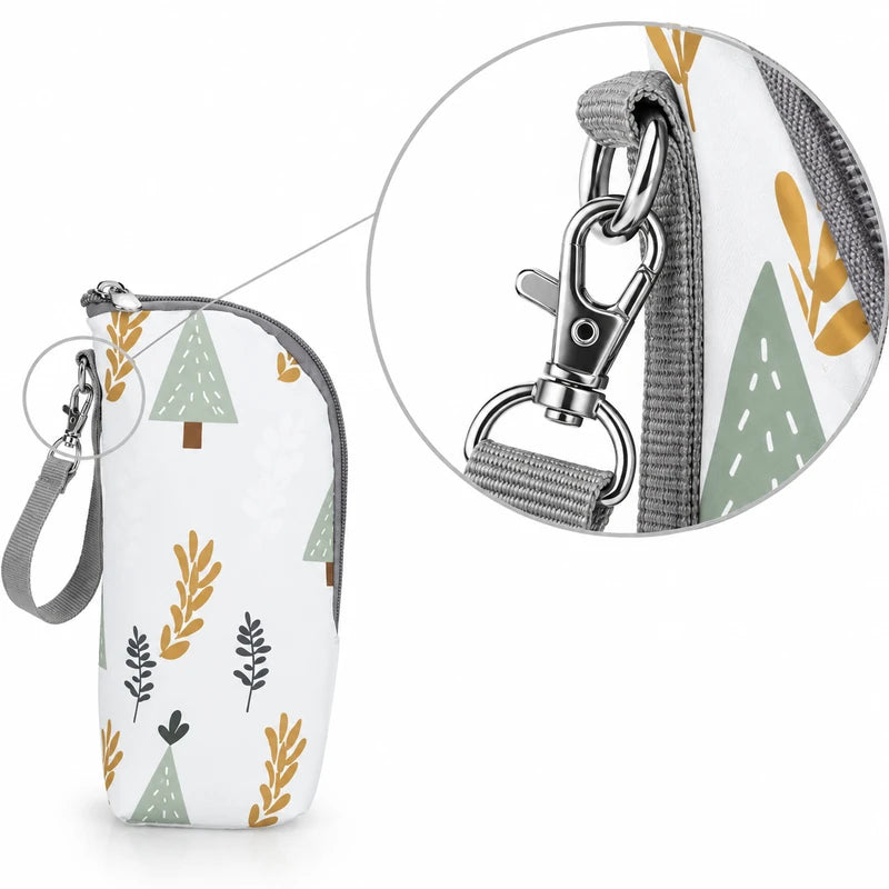 Zoom sur le mousqueton métallique du sac isotherme porte-biberon motif forêt