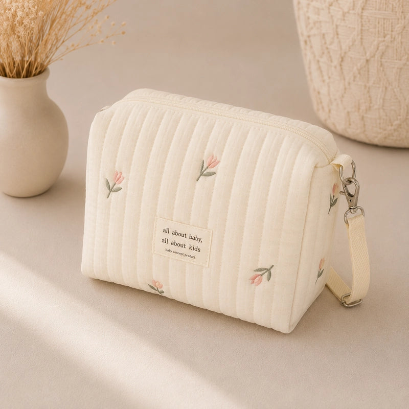 Trousse de toilette bébé matelassée écrue brodée tulipes roses, avec dragonne amovible